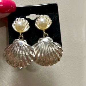 ⭐️New Silver Pearl Shell Earrings - High End Costume Jewelry Boutique Collection